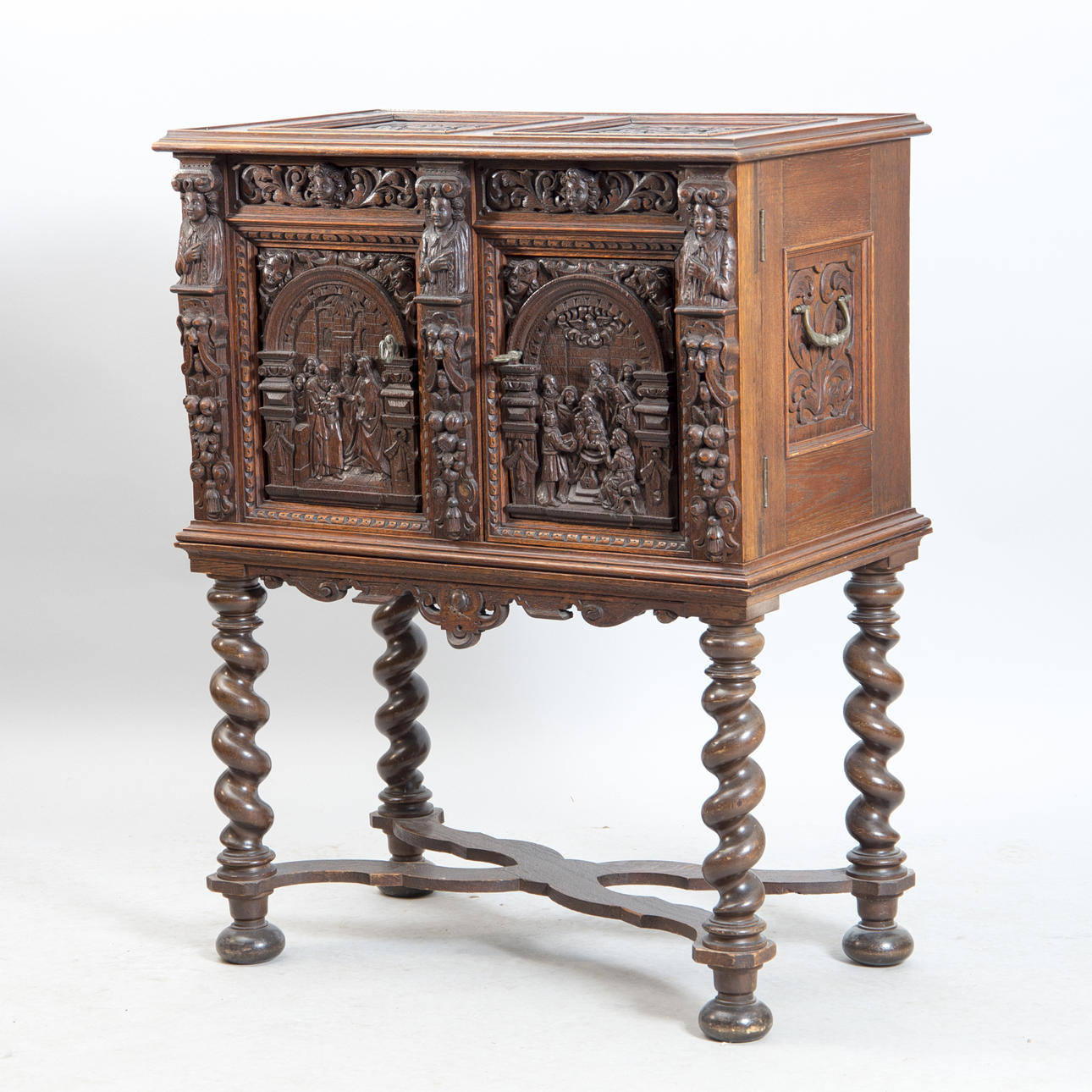 KISTA PÅ BENSTÄLLNING, ek, barockstil, rikt skulpterat.