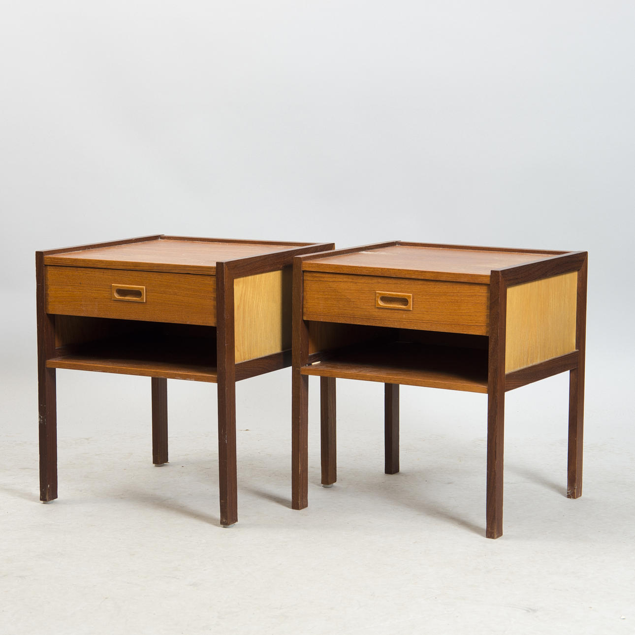 SÄNGBORD, 1 par, teak/trä, 1900-talets mitt.