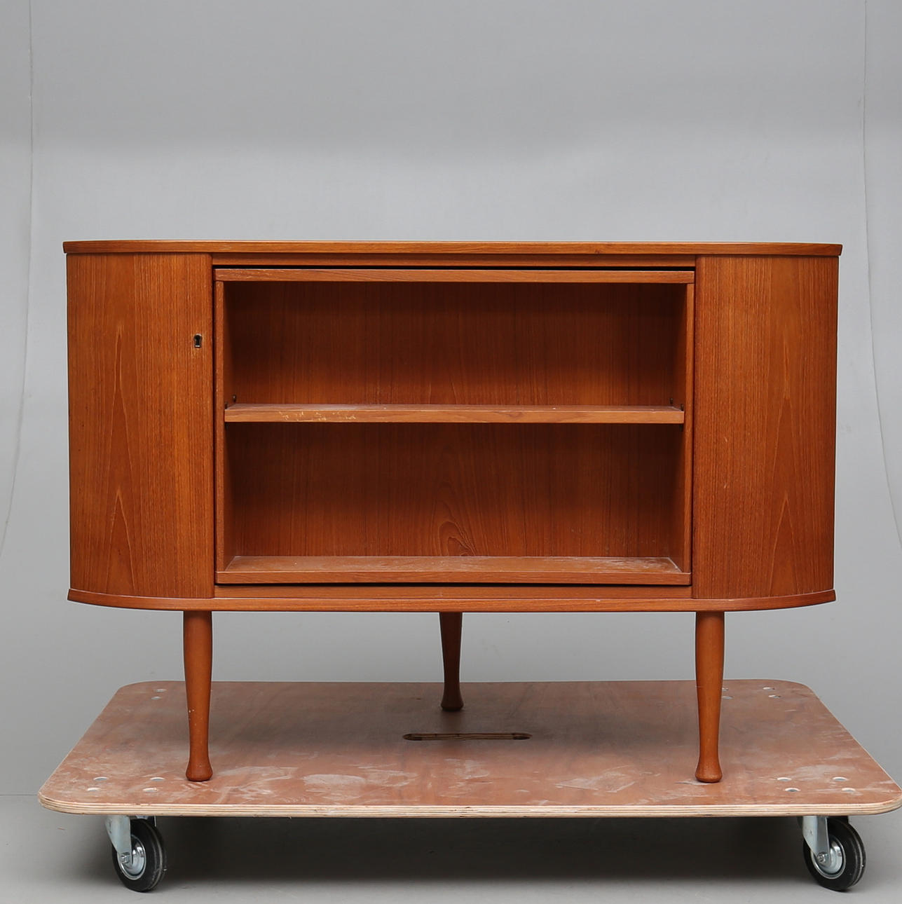 HÖRNBARSKÅP, 1900-talets mitt.