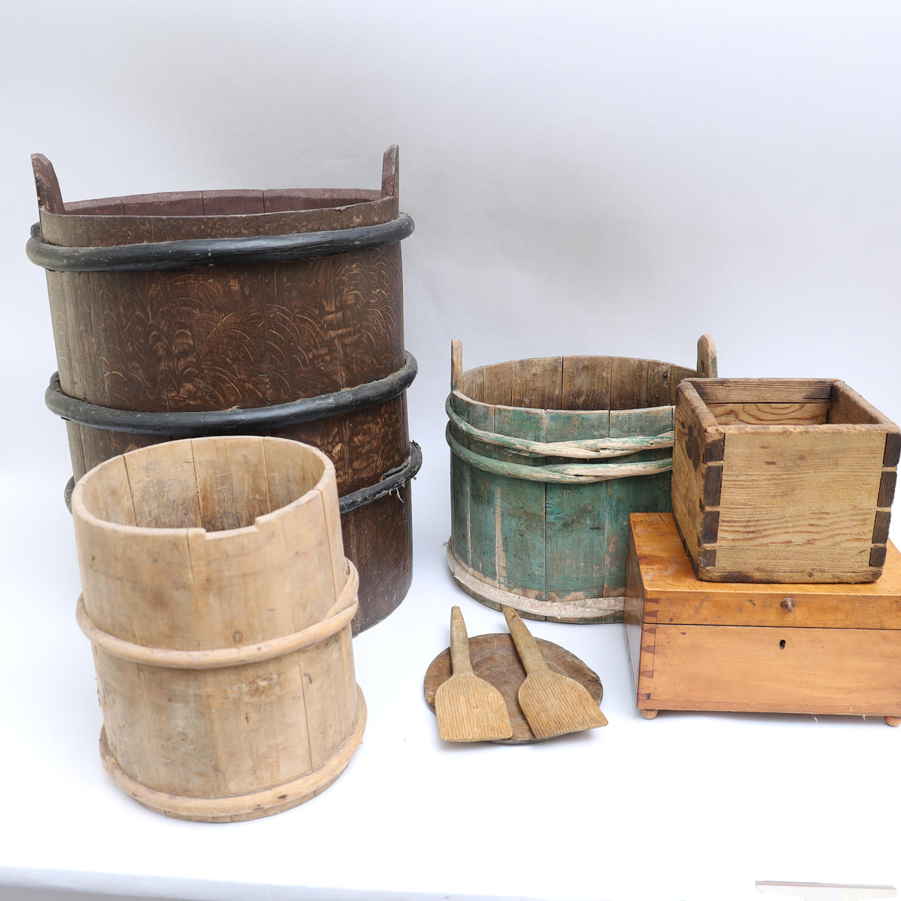 FOLK ART, Lot, 8 pieces.