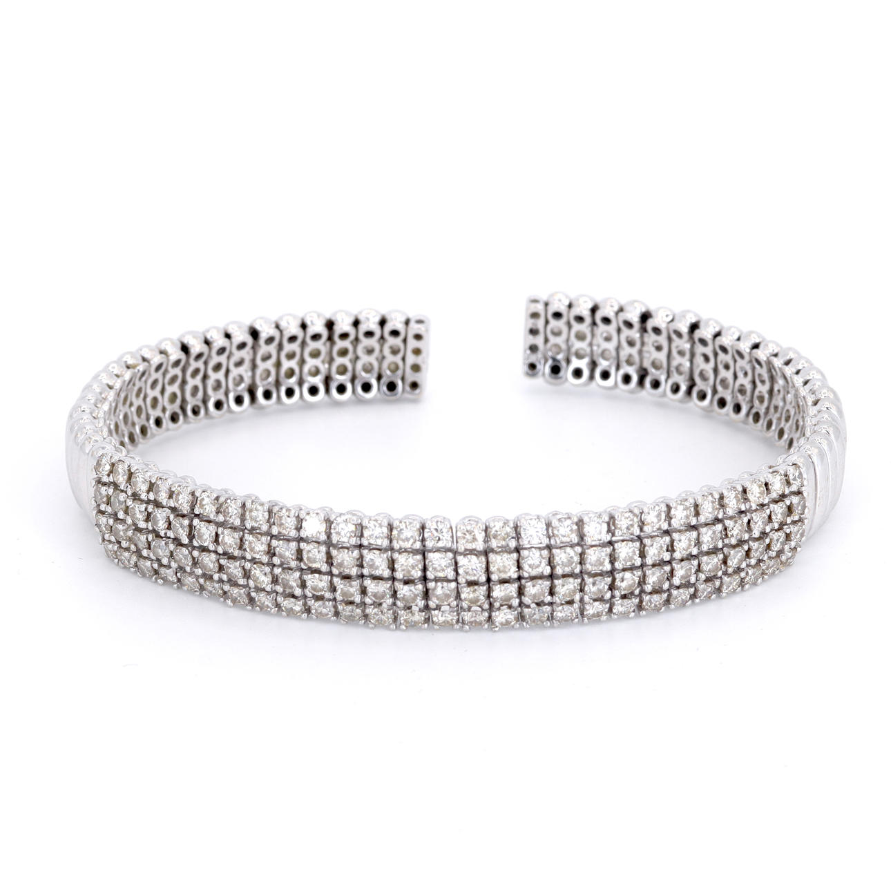 18CT DIAMOND BANGLE (5.40CT).