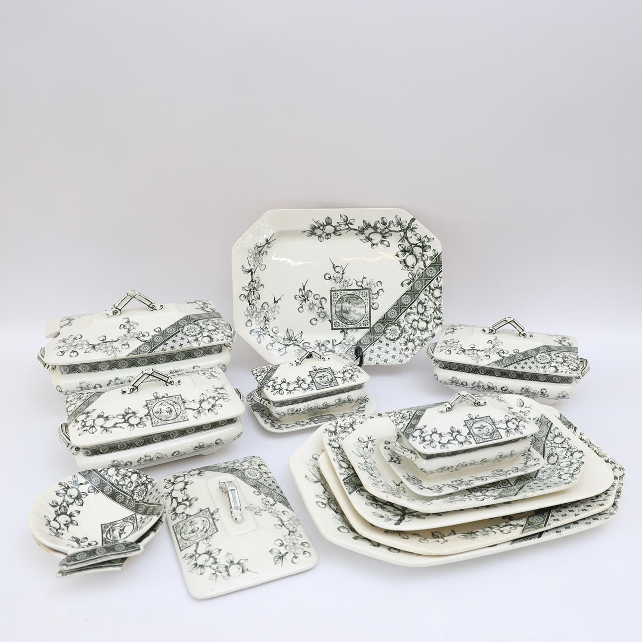 DINNERWARE PARTS, Dado, Ridgways, 13 pieces.
