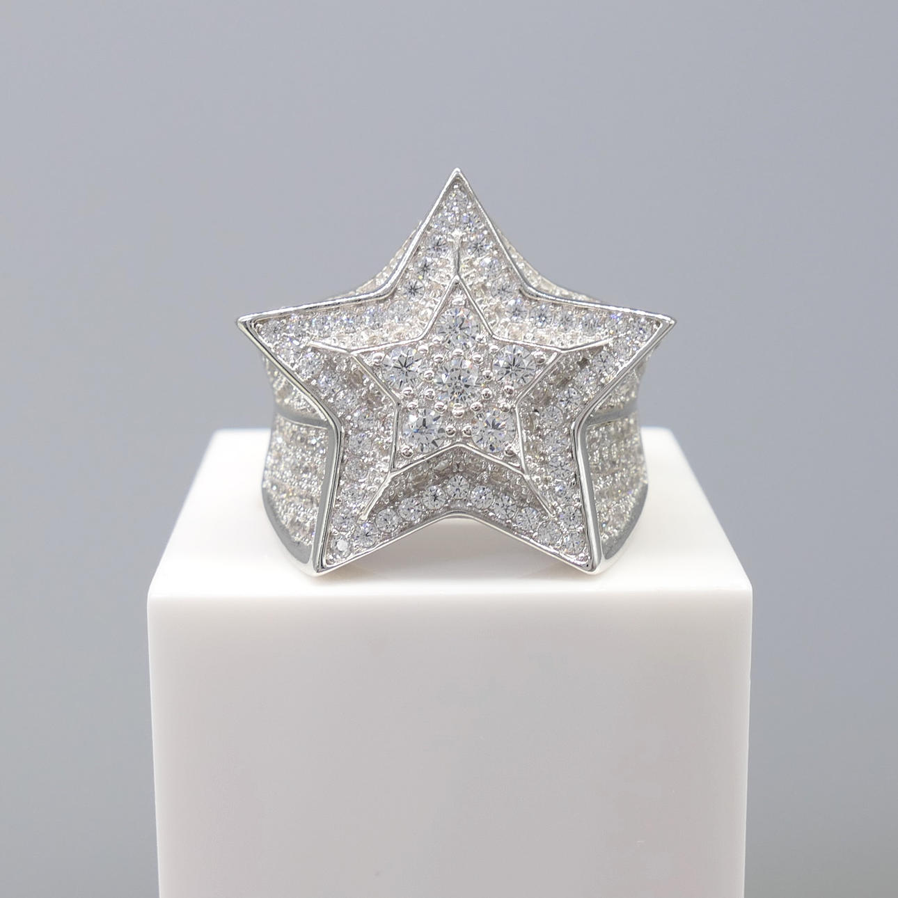 STAR-SHAPED SILVER dress ring.