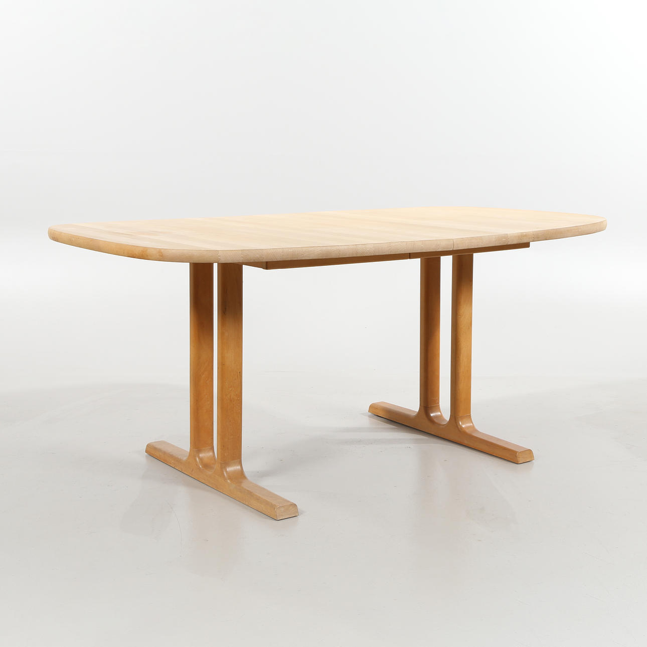 Danish design. 'Shaker' dining table in beech with extension, 1970s (3).