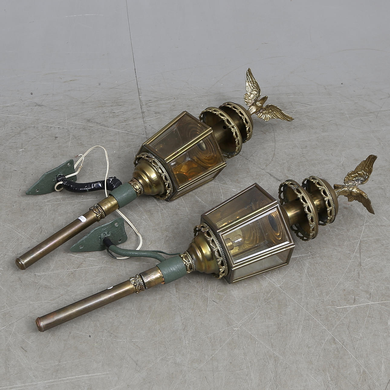 VÄGGLAMPOR/VAGNSLYKTOR, ett par, 1900-tal.