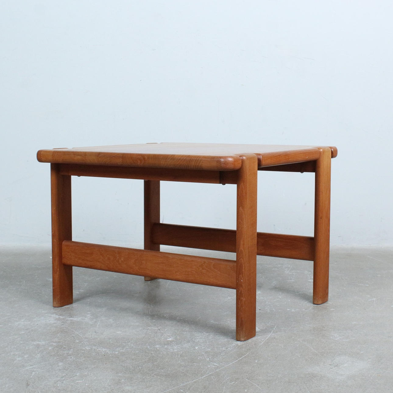 ATTRIBUTED TO NIELS BACH. Coffee table / side table, teak, Denmark, 1960s.