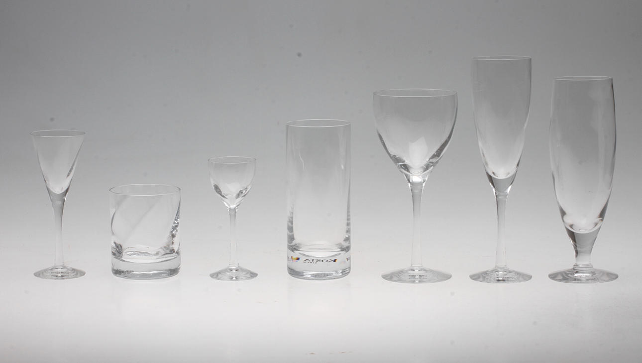 GLASSERVISDELAR, 33 delar, "Chateau", Bertil Vallien, Kosta Boda.