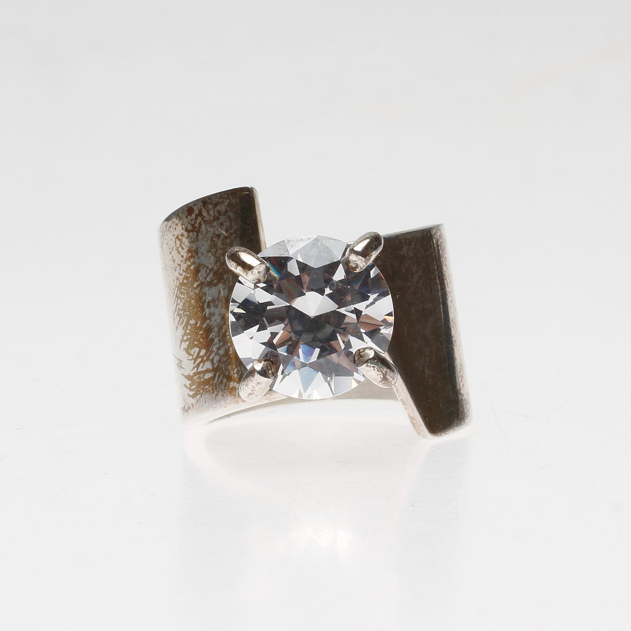 RING, silver med större sten, Heiring, Danmark.