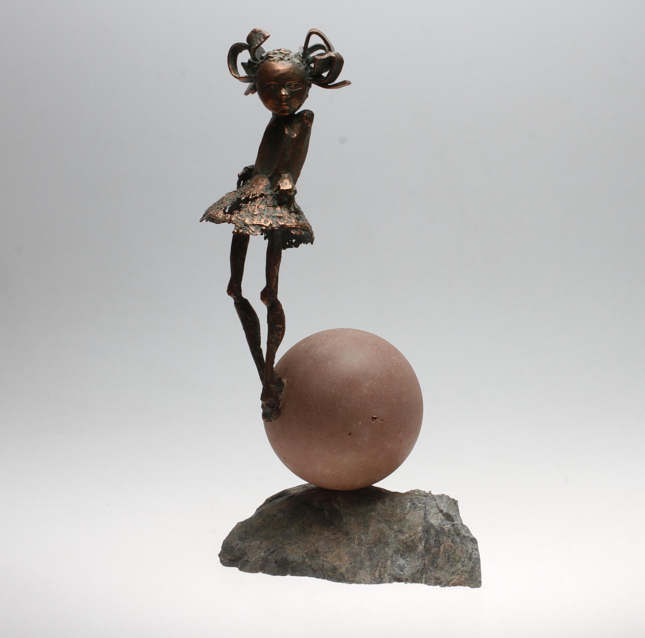 OIDENTIFIERAD KONSTNÄR. Skulptur, professor Josef Sekowski, brons och sten, Polen.