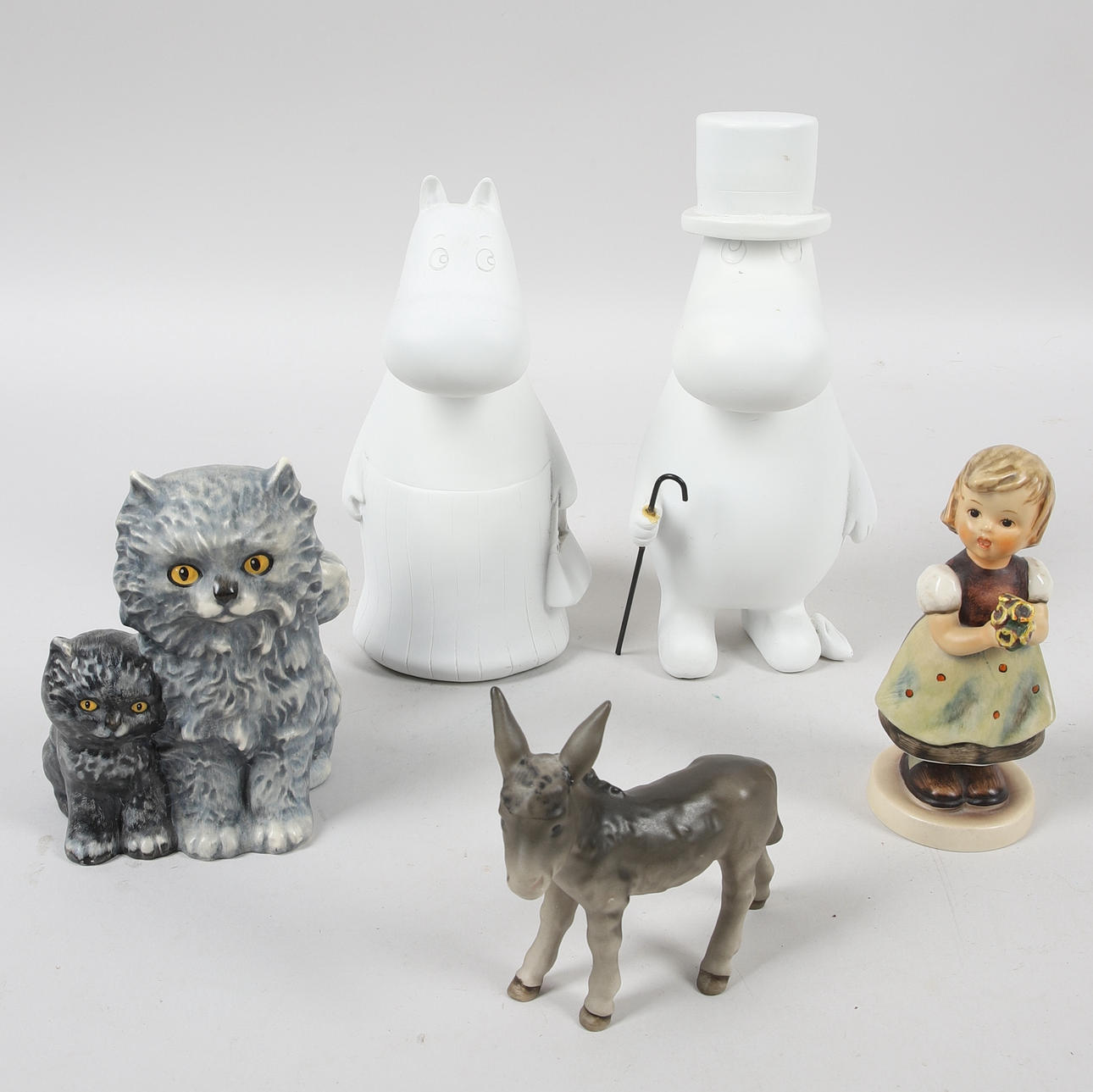 FIGURINES, 5 pcs, porcelain & polystone, incl. Goebel.