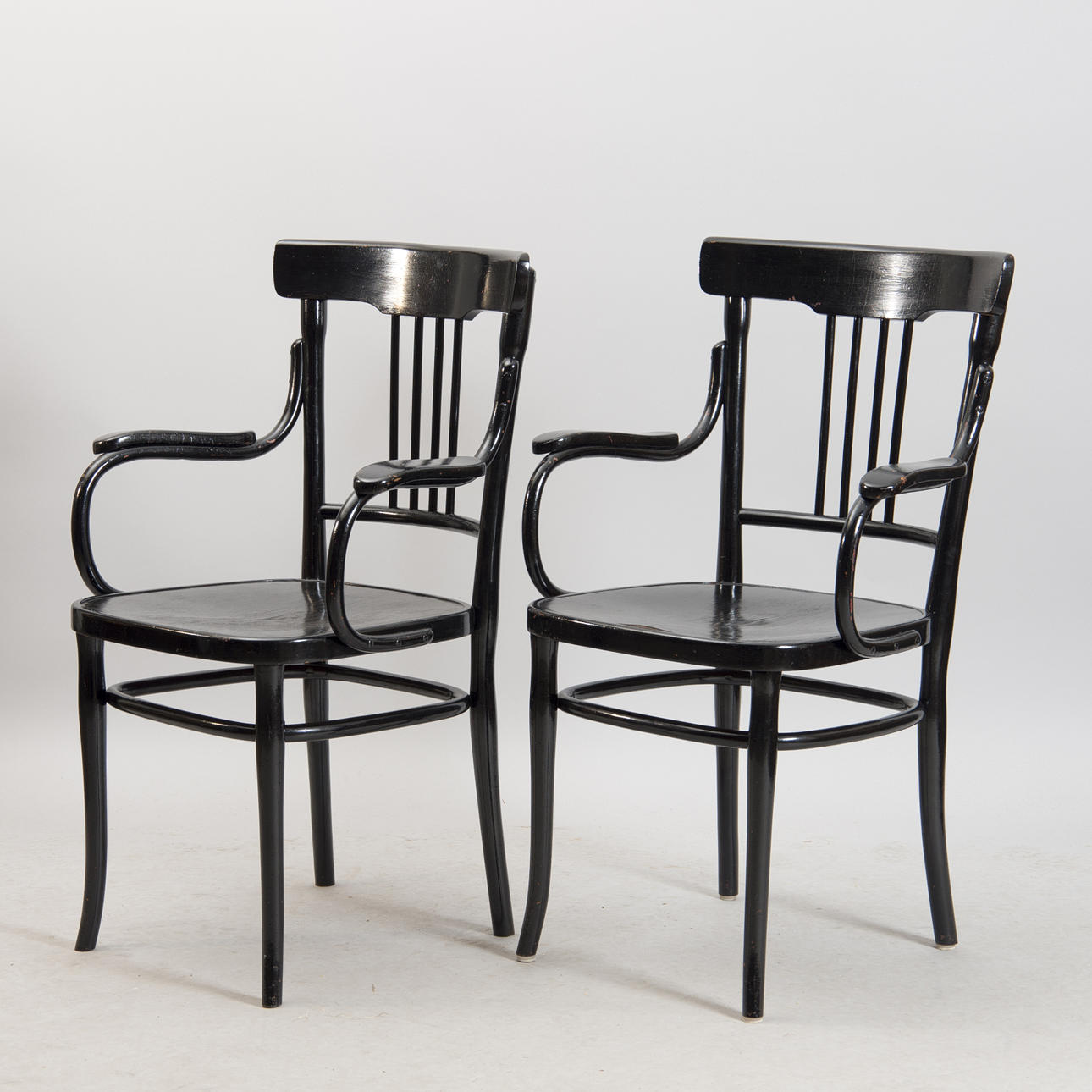 KARMSTOLAR, 1 par, svartmålade, 1900-talets första hälft.