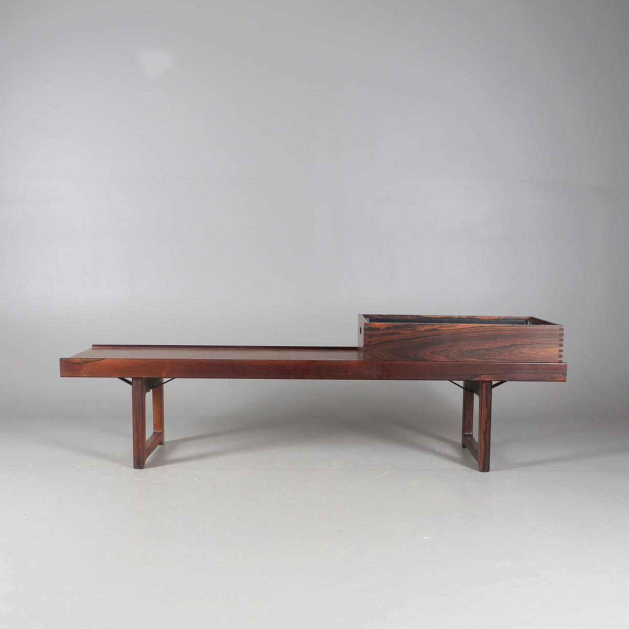 TORBJÖRN AFDAL. BÄNK, "KROBO", Torbjörn Afdal för Bruksbo, Norge.