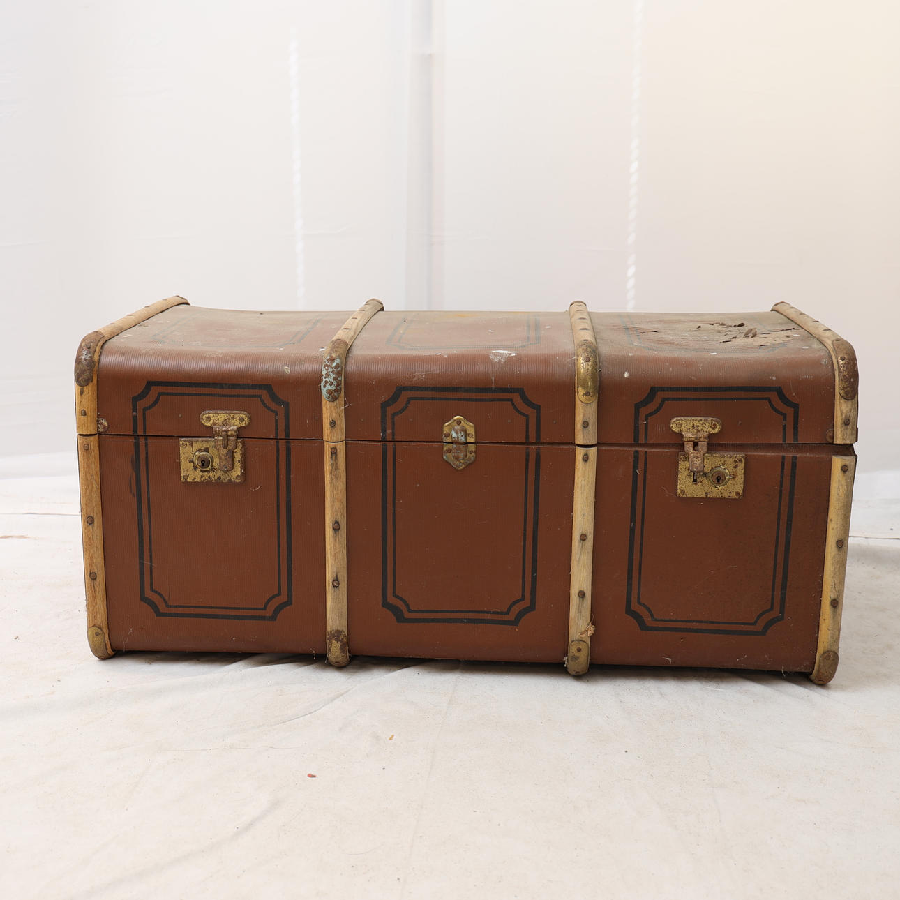 TRAVEL TRUNK, bag, 20th century.