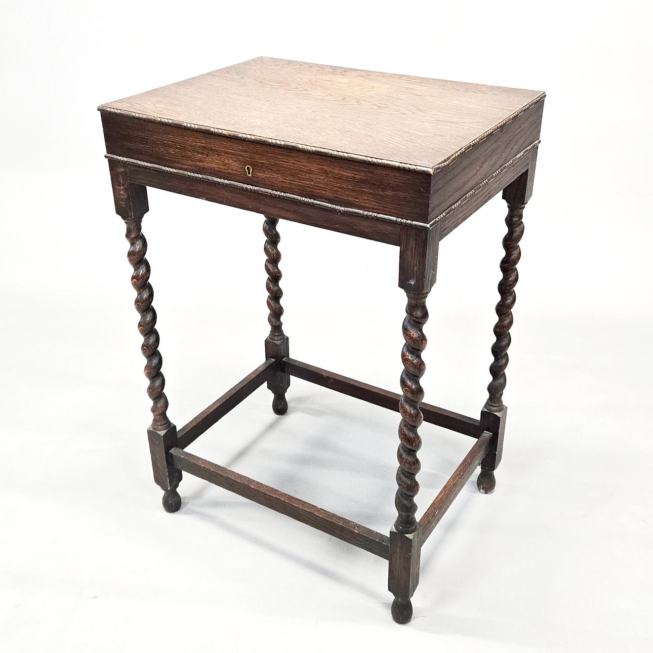 OAK CUTLERY TABLE.