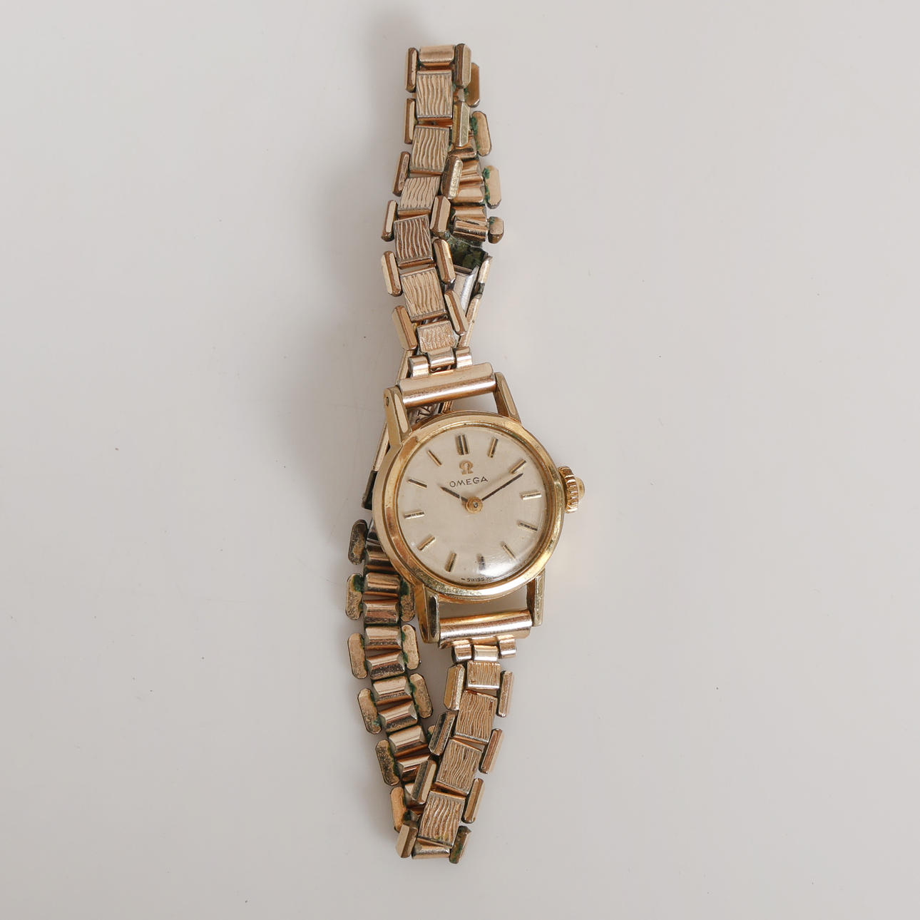 A LADIES OMEGA WRISTWATCH.