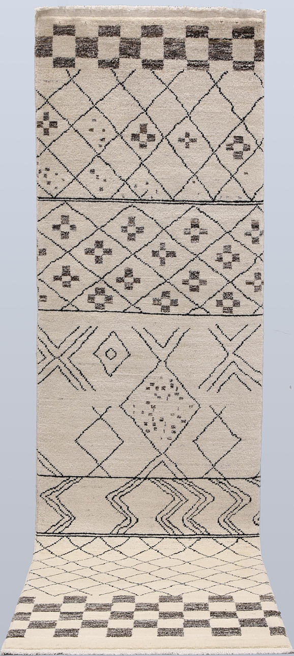 CARPET. Morocco runner, 296 x 84 cm.