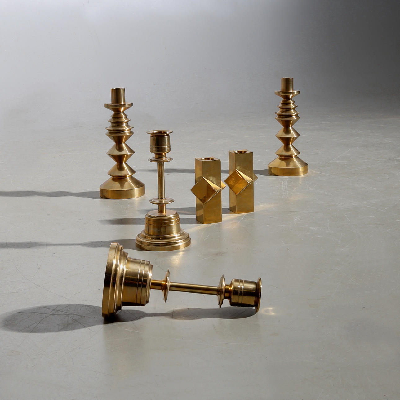 LJUSSTAKAR, 6 st, mässing, bla. Vallonmässing.