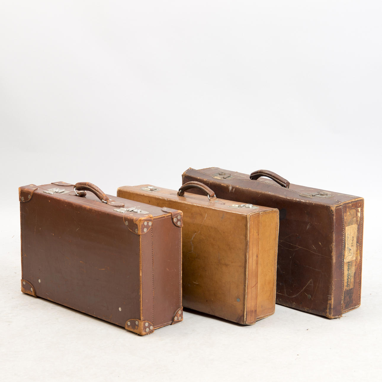 RESVÄSKOR, 3 stycken, brunt skinn, tidigt 1900-tal.