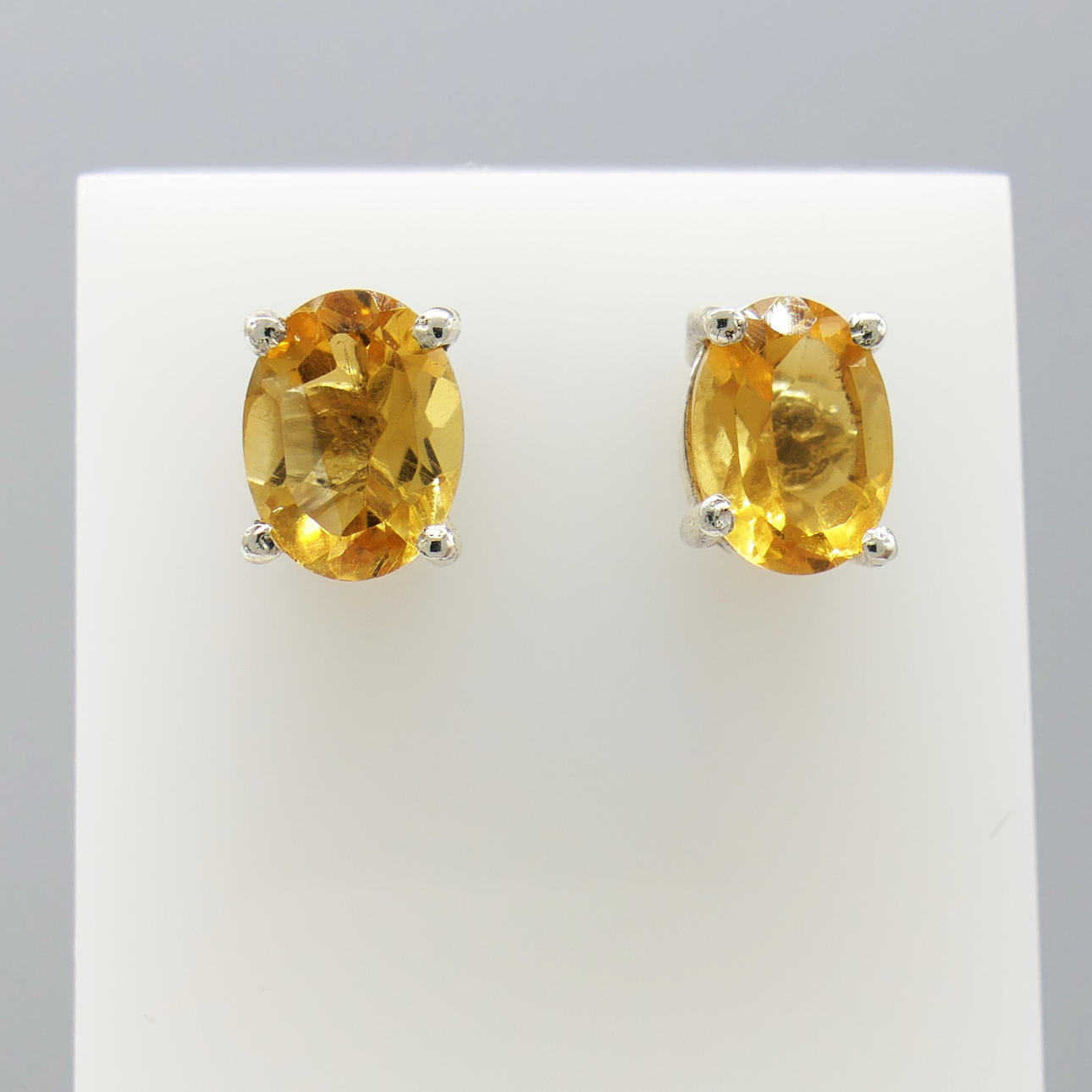 CITRINE GEMSTONE ear studs.