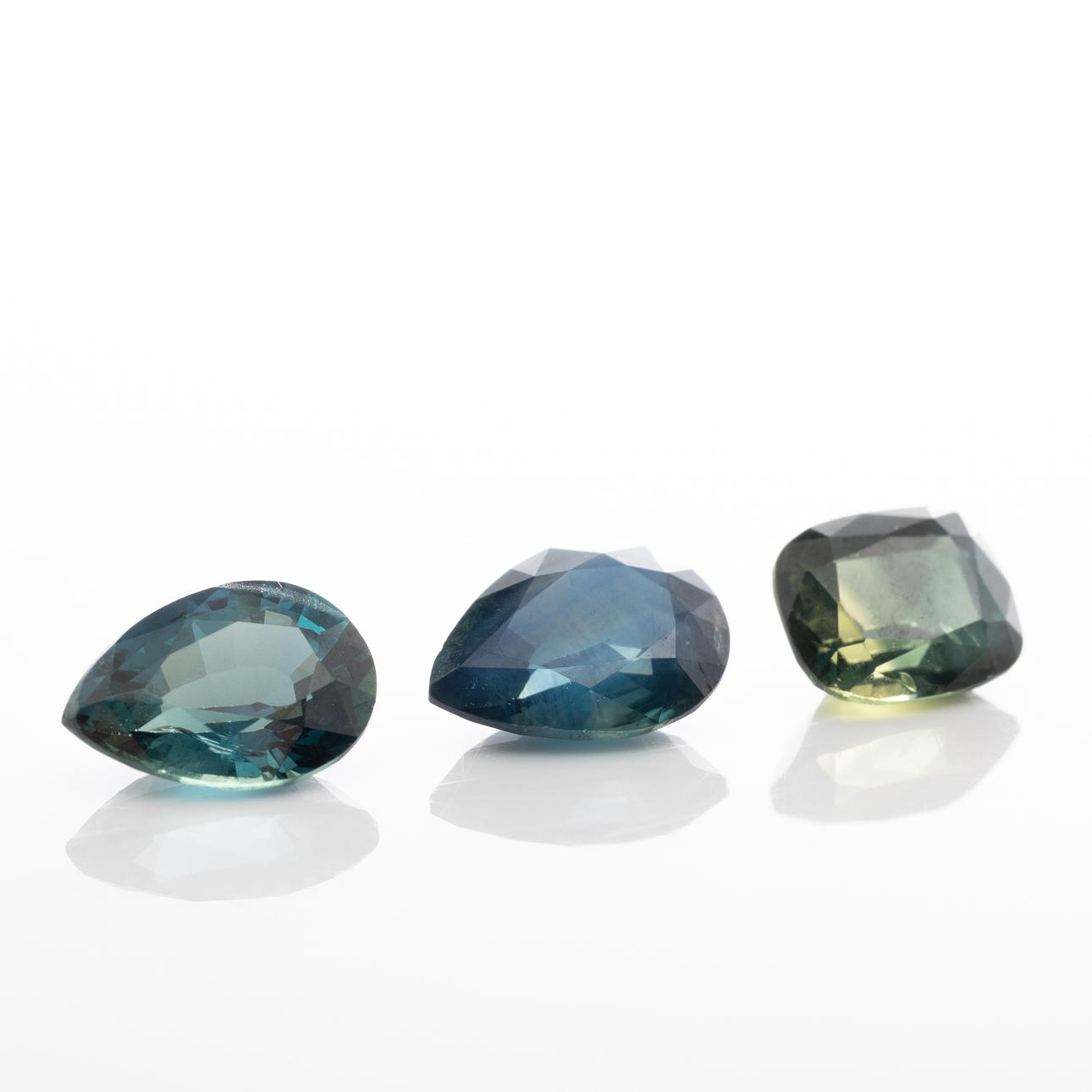SAPPHIRES, 3 pcs, 2.98 ct.