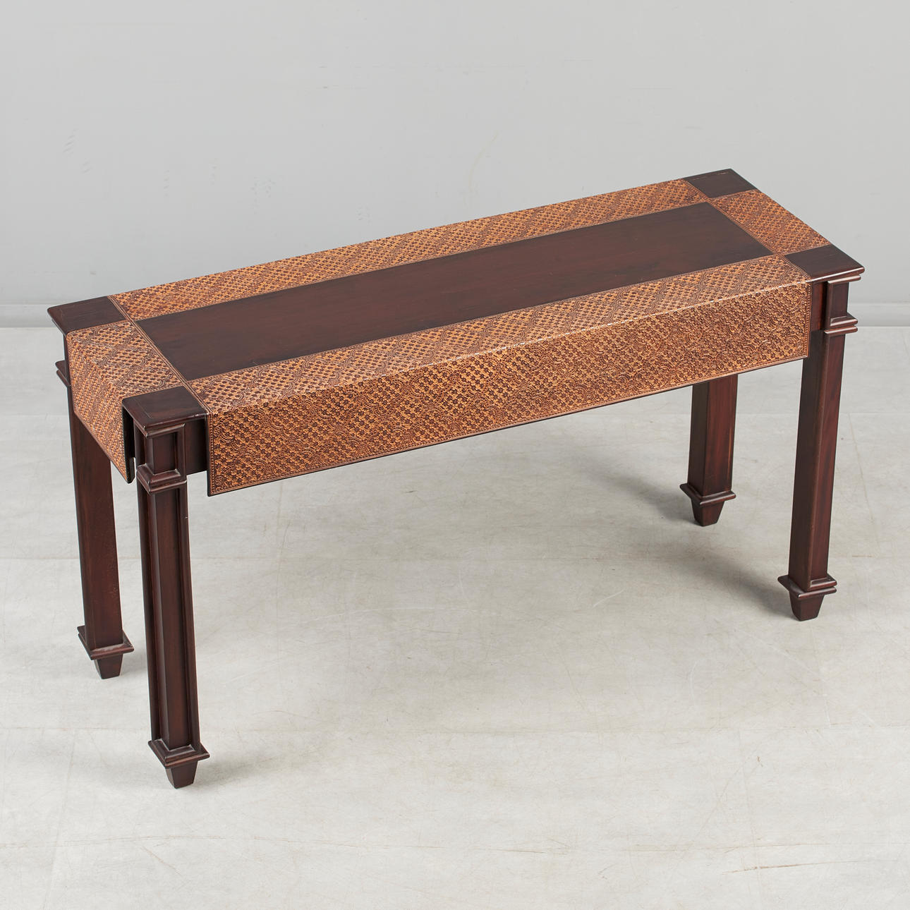 Oriental console table, wood, 20th/21st century.