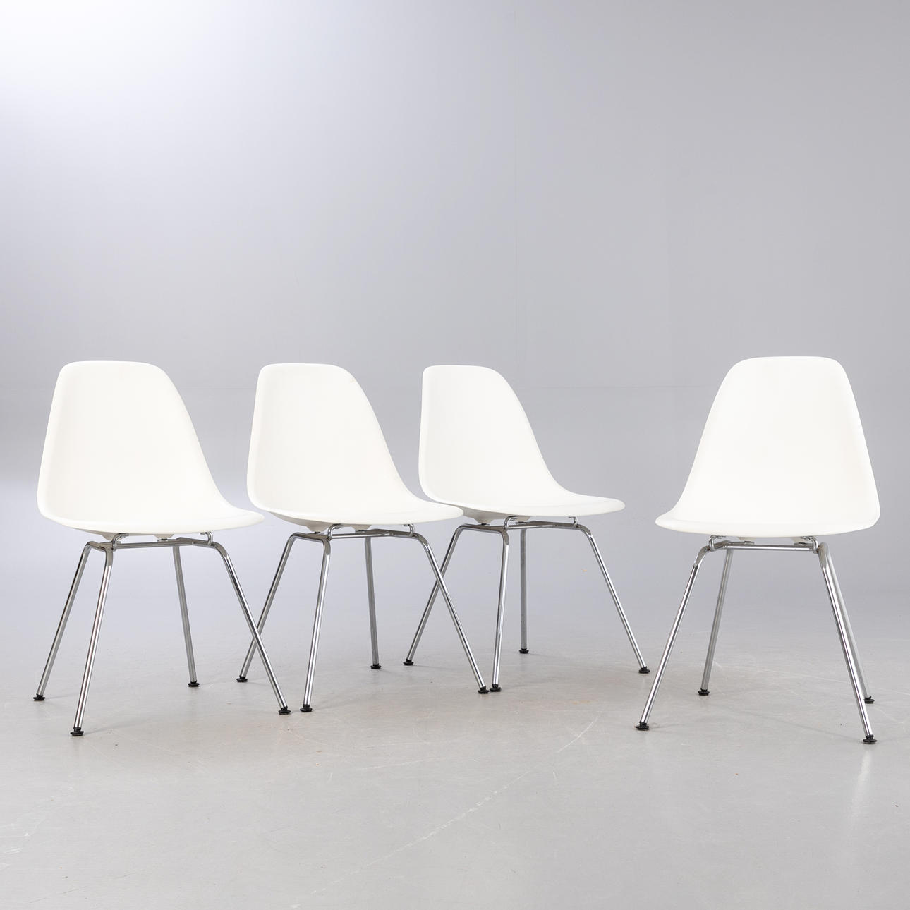 CHARLES & RAY EAMES. Vitra. Four Side Chairs DSX, white plastic, 2011 (4).