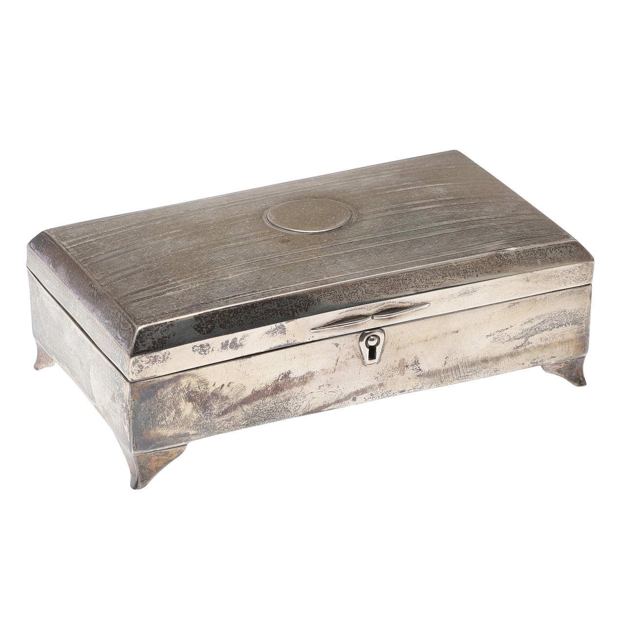 A CEDAR LINED SILVER CIGARETTE BOX.