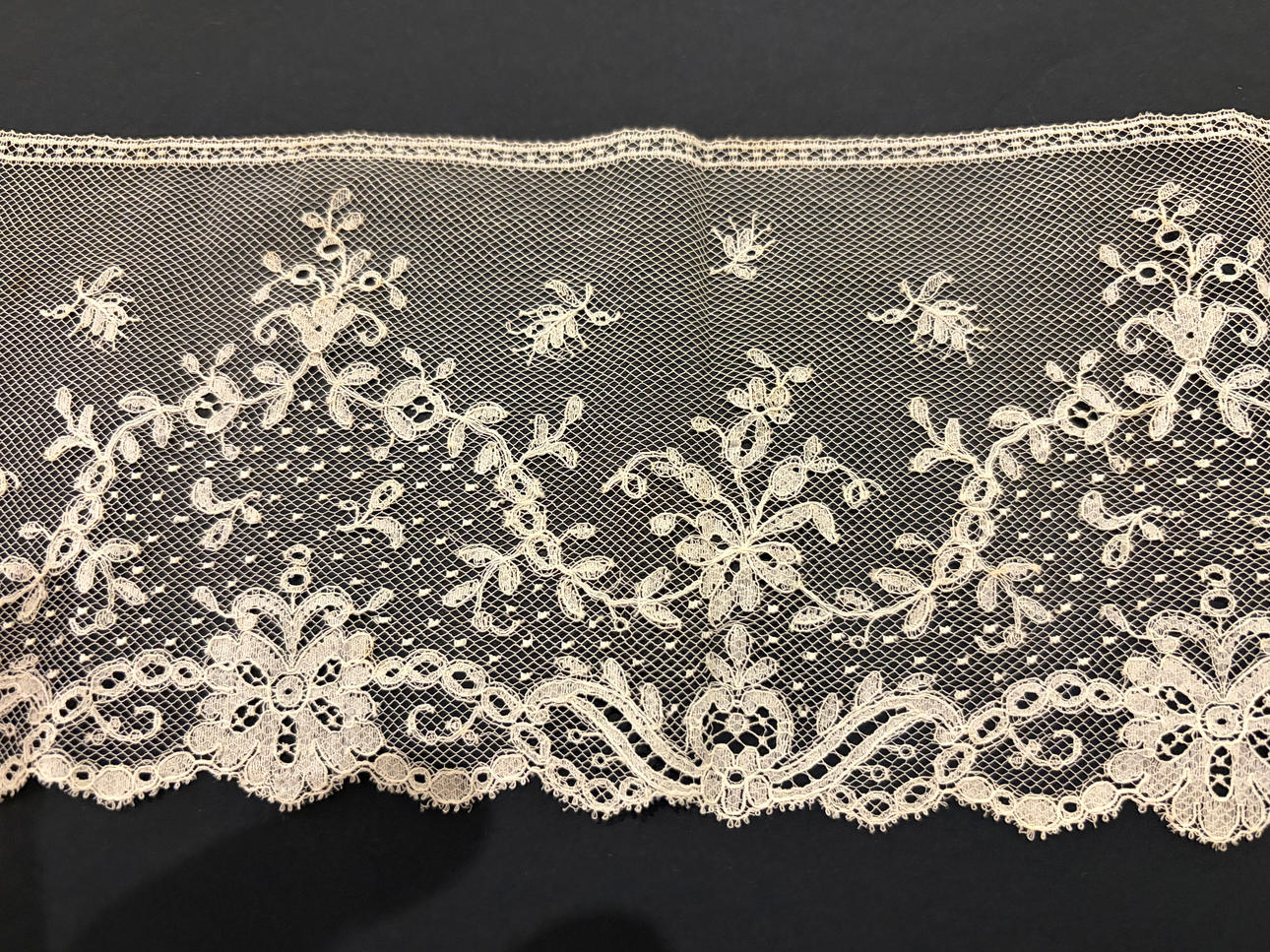 Lace border, probably from Brussels, 19th Century.