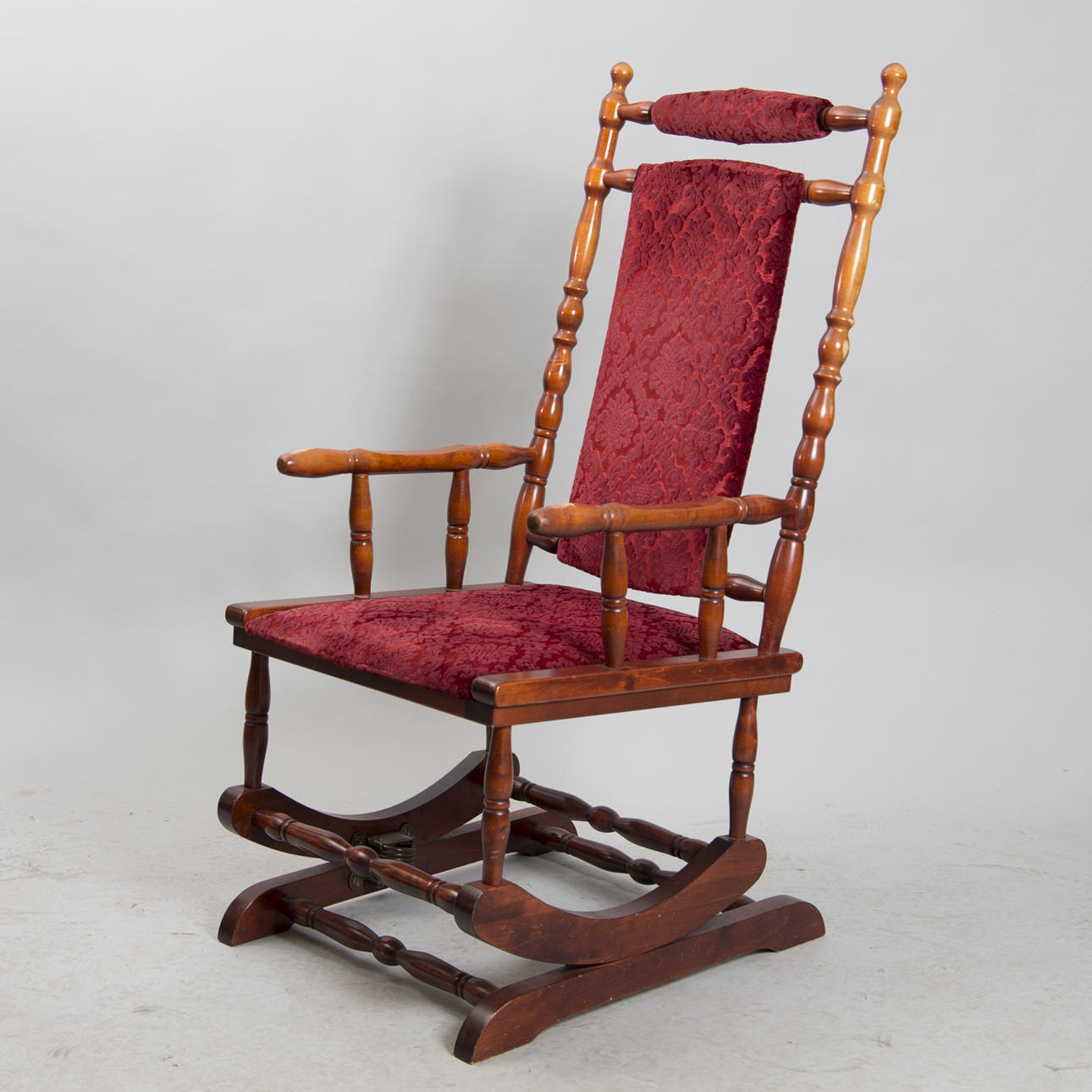 GUNGSTOL, betsad trä, amerikansk modell.