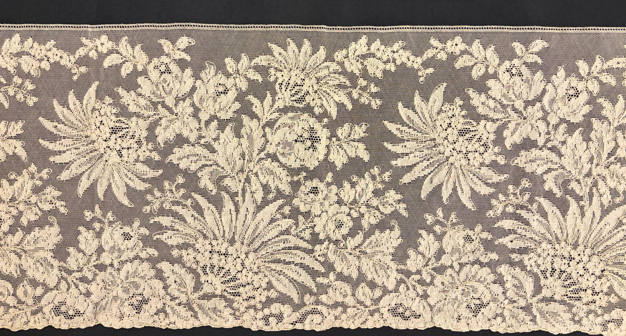 Wide Chantilly lace border, 19th Century.