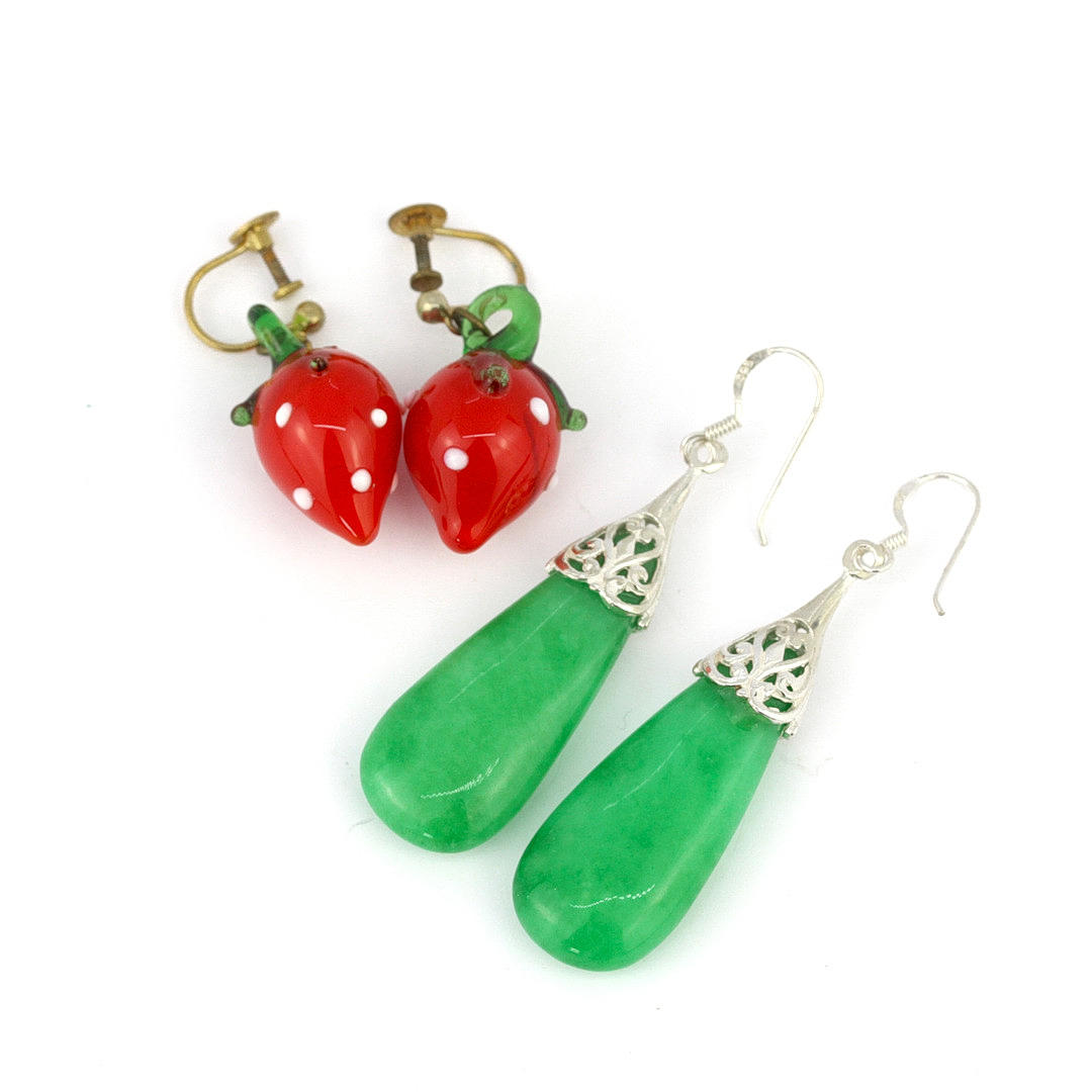 TWO PAIRS OF EARRINGS.