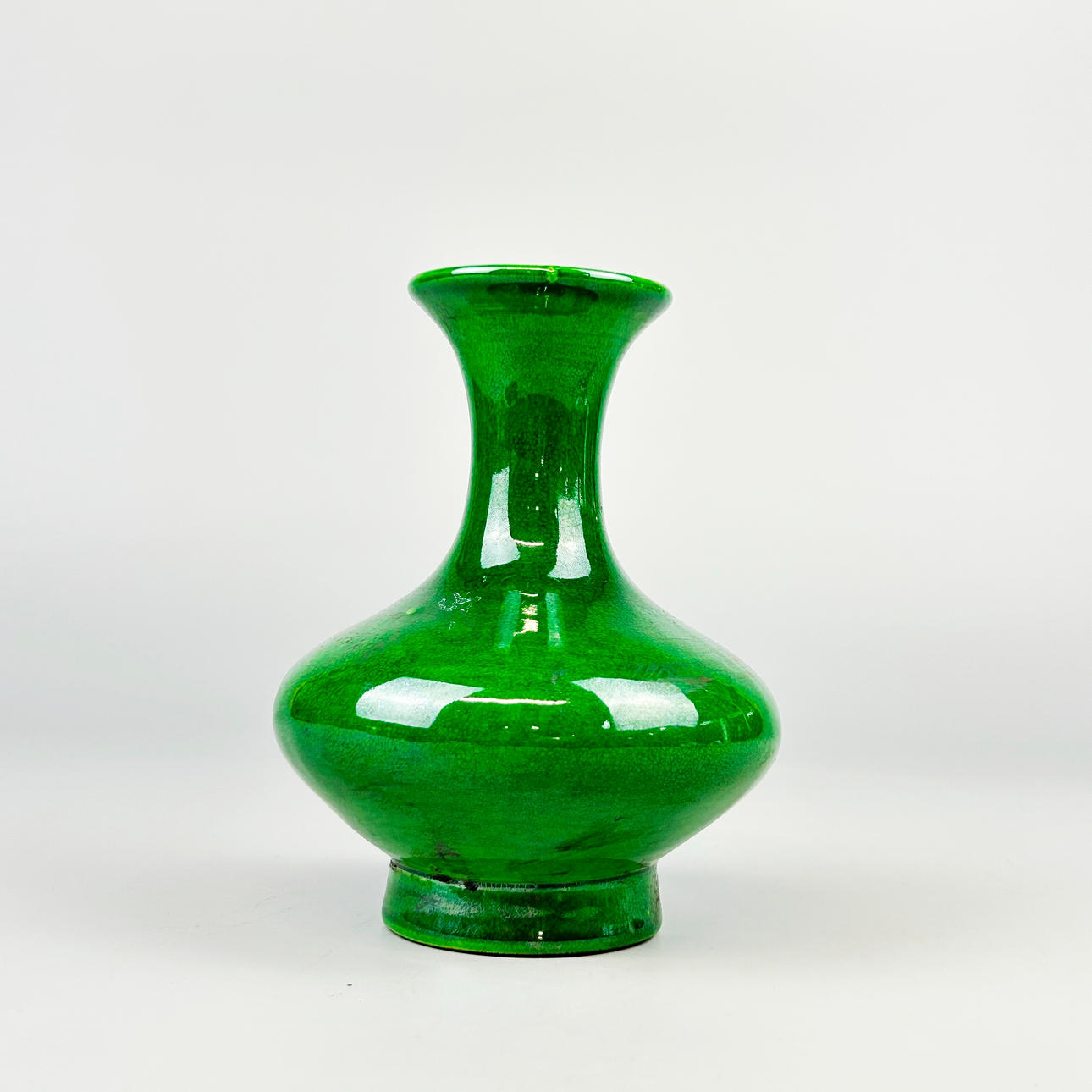 CHINESE PORCELAIN VASE.