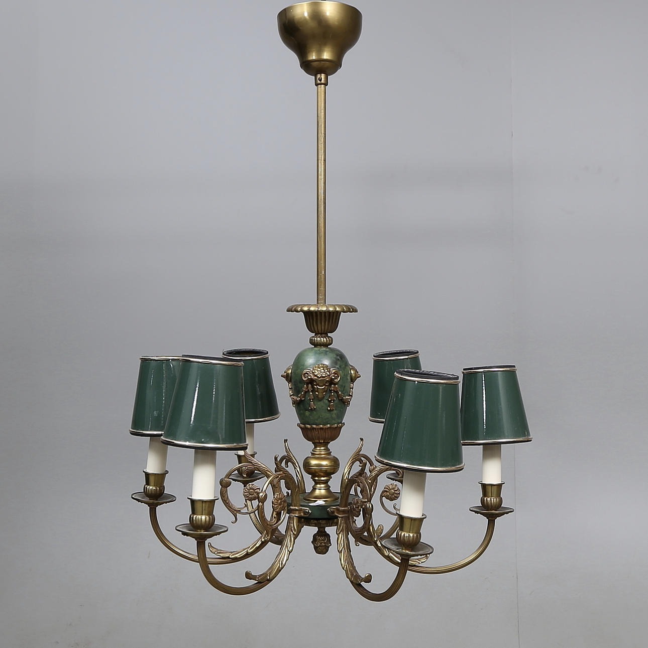 KRONIK, engelsk stil, 20. århundrede.