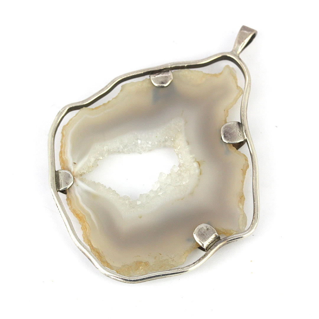 SILVER AGATE PENDANT.