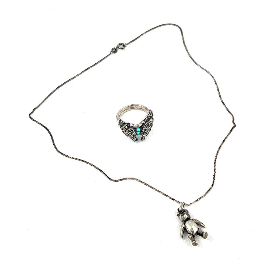 SILVER NECKLACE & EARRINGS.