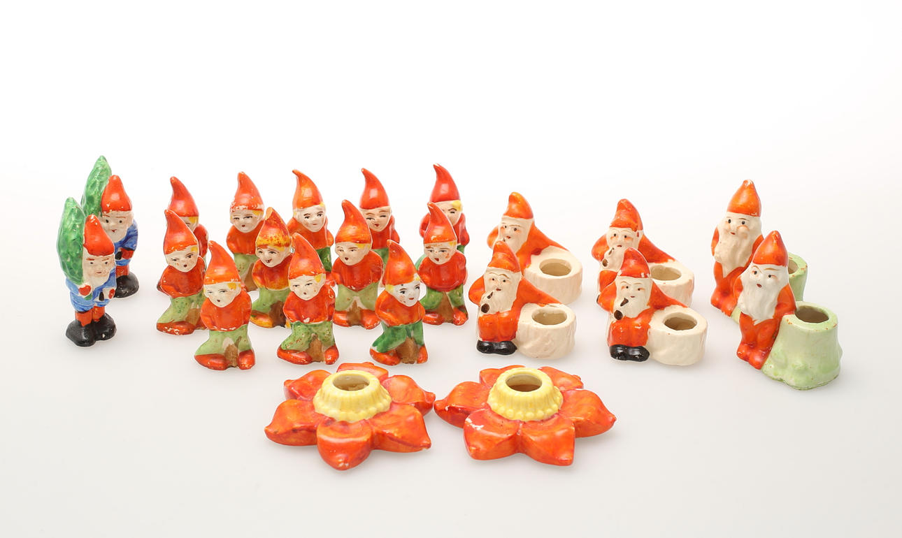 MINIATYRTOMTAR, 14 st. TOMTELJUSTAKAR 6 st. LJUSTAKAR ett par.
