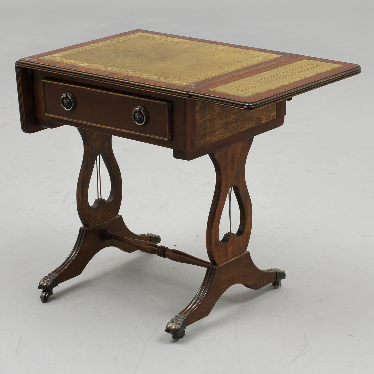 BORD MED KLAFFAR, Engelsk stil, 1900-tal.