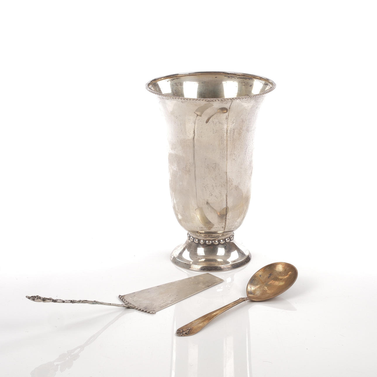 GOBLET, CAKE SLICE, SPOON. Silver.