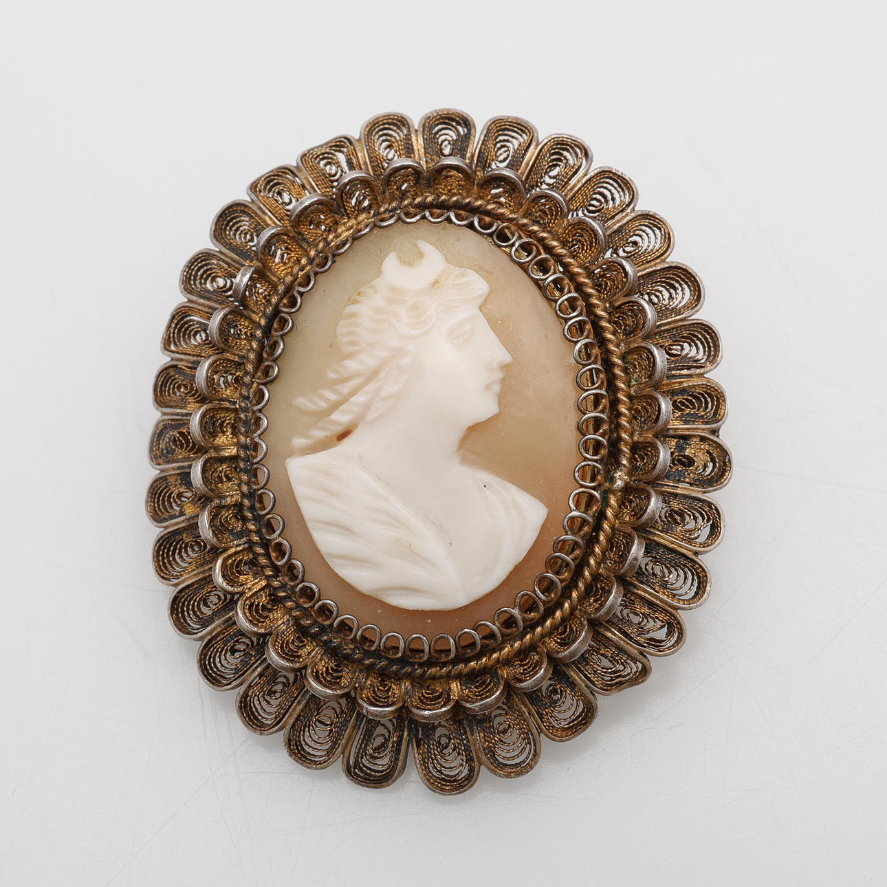 BROOCH, GILT SILVER, CAMEO.