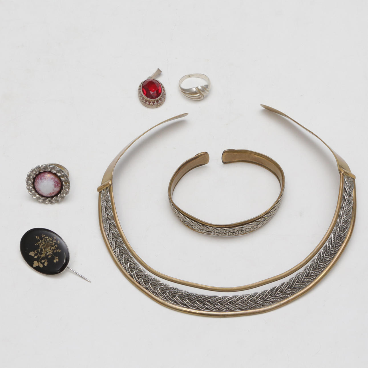 JEWELLERY, 6 pieces, including silver.