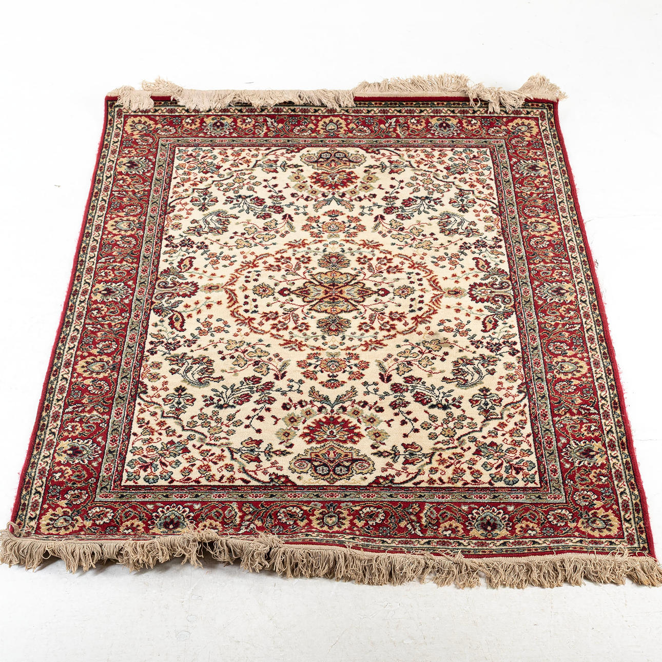 CARPET, Oriental, machine-knotted, approx. 195 x 135 cm.