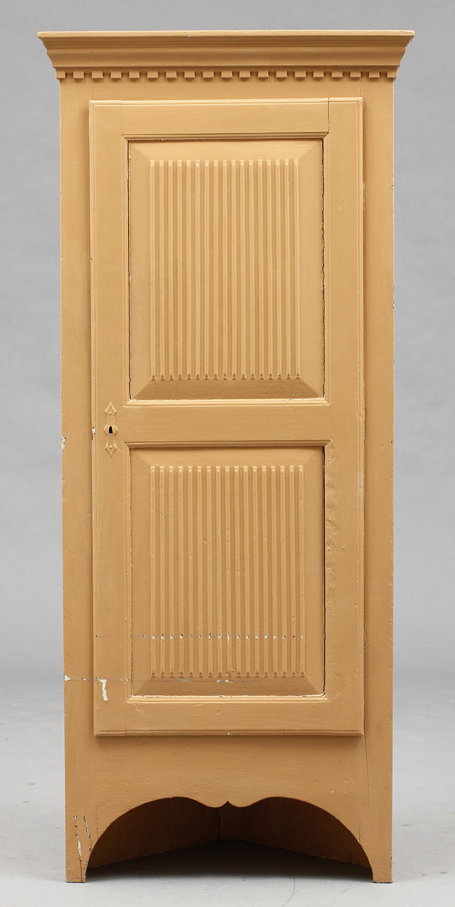 HÖRNSKÅP, 1900- tal.