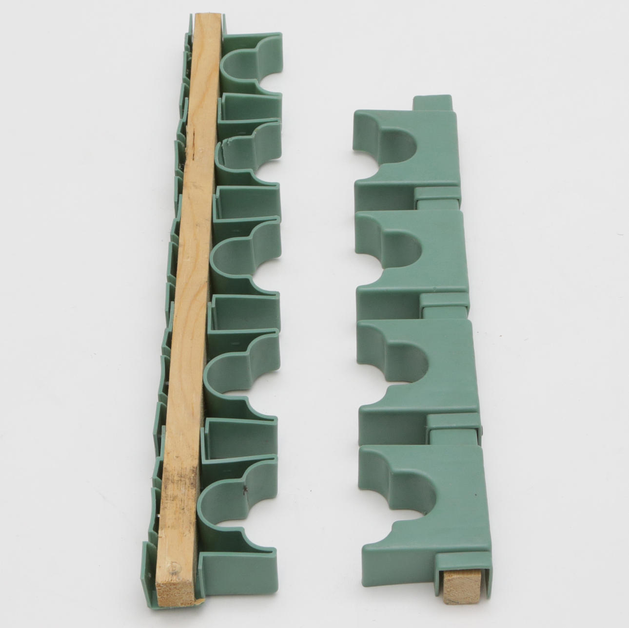 GUN RACK, plastic, for wall mounting.