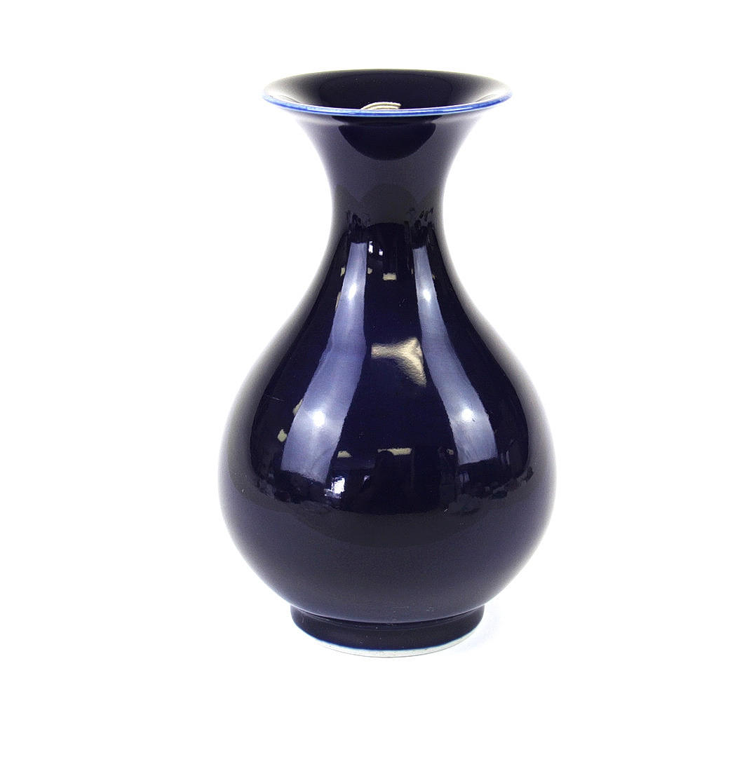 CHINESE BLUE VASE.