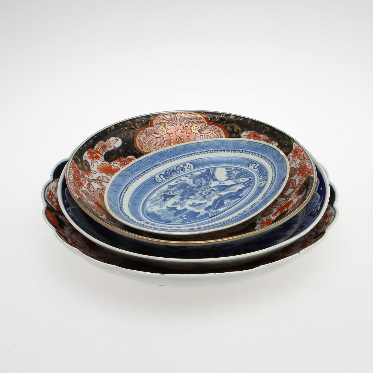 ORIENTALISK KERAMIK, 4 delar, Japan och Kina.