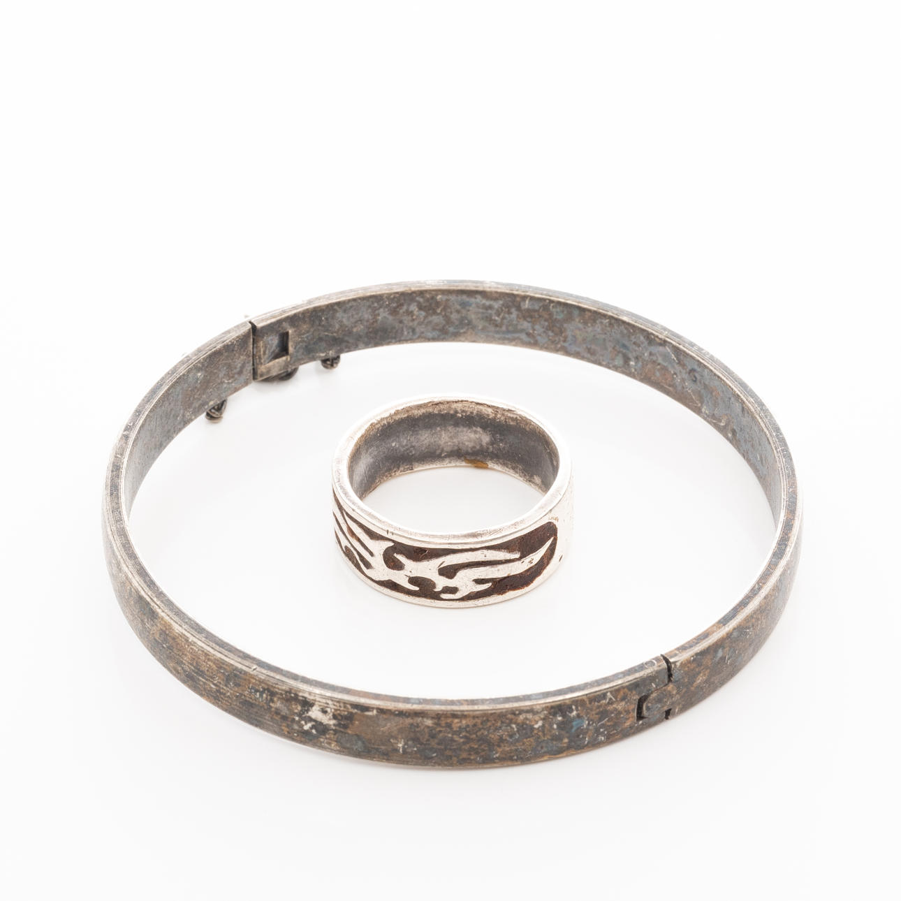 BANGLE & RING, Silver.
