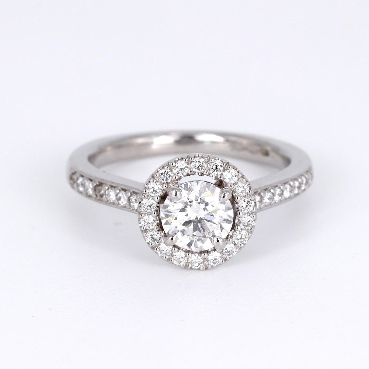 PLATINUM DIAMOND RING (0.92CT).