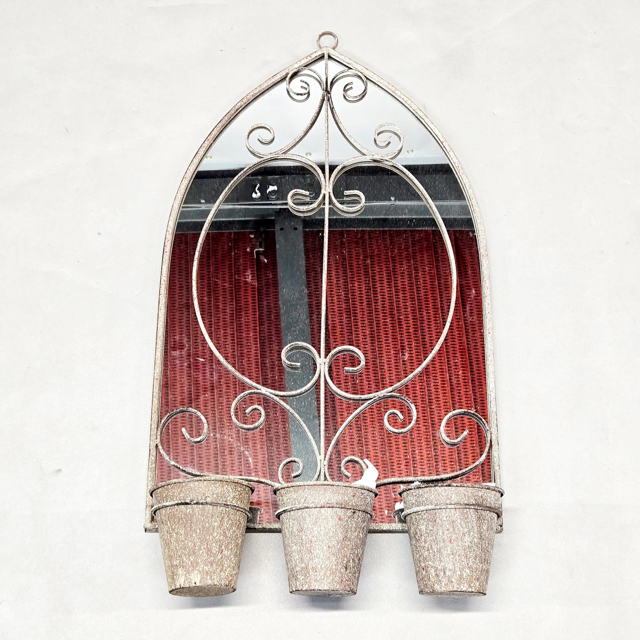 GARDEN PLANT POT HOLDER.