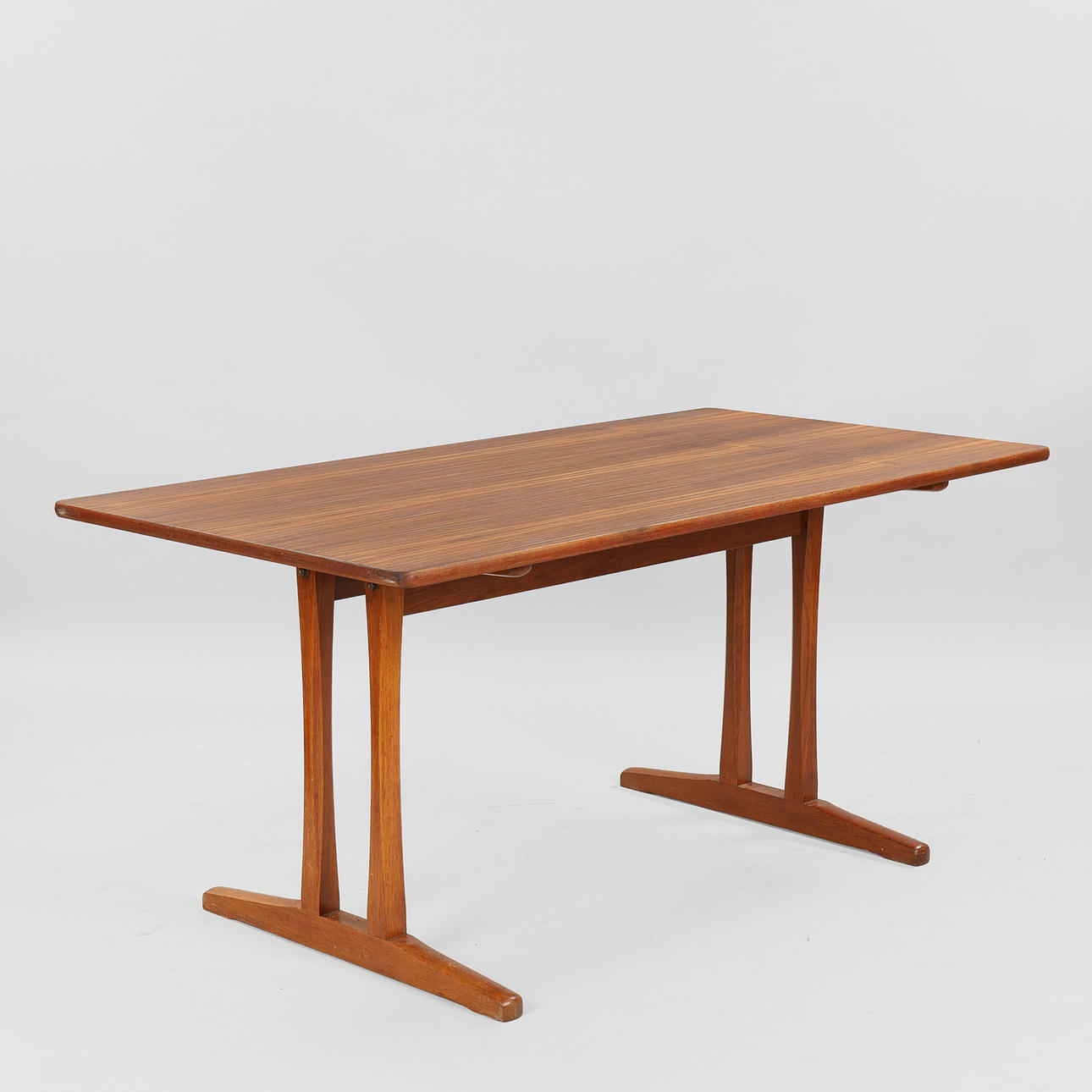 BØRGE MOGENSEN. "Shaker" dining table in teak and solid oak, FDB Møbler, Denmark, second half of the 20th century.