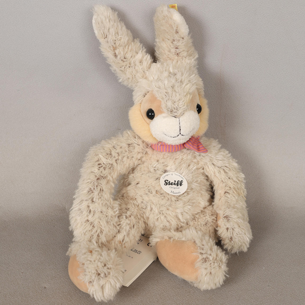A STEIFF RABBIT 'MANNI'.